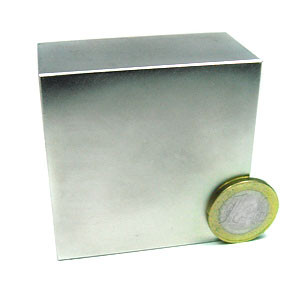Cuboïde magnétique 60,0 x 60,0 x 30,0 mm N45 nickel - adhérence 130 kg