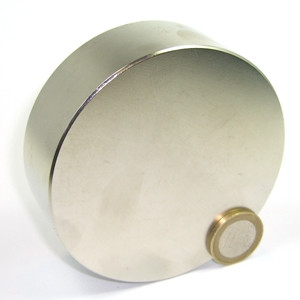 Disque magnétique Ø 90,0 x 30,0 mm N48 nickel - adhérence 260 kg