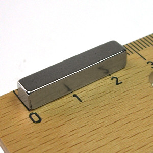 Cuboïde magnétique 25,0 x 5,0 x 5,0 mm N42 nickel - adhérence 4 kg
